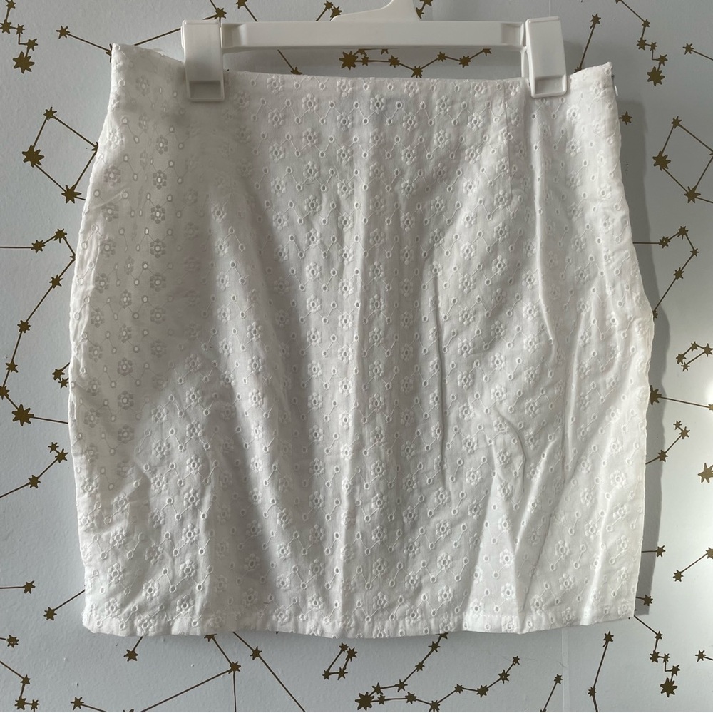 White floral embroidered mini skirt